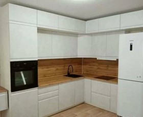 Модульная кухня Бруклин 2.4 x 2 м (Бетон белый) в Дзержинске - dzerzhinsk.katalogmebeli.com | фото 15